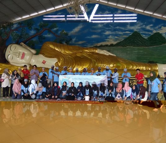 Rombongan IYLC Kunjungi Rumah Ibadah Buddha