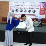 STF Salurkan Beasiswa Berprestasi Kepada Mahasiswa