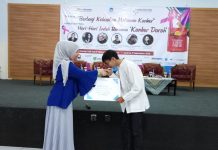 STF Salurkan Beasiswa Berprestasi Kepada Mahasiswa