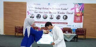 STF Salurkan Beasiswa Berprestasi Kepada Mahasiswa