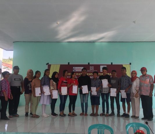 STF Salurkan Beasiswa Perdamaian di Poso, Sulawesi Tengah