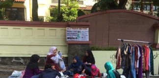 Volunteer STF Ramaikan Bazar Donasi di Kampus II UIN Jakarta