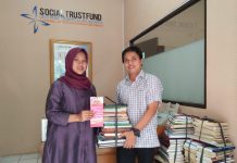 Serah Terima Donasi Buku untuk Charity Store