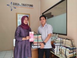 Serah Terima Donasi Buku untuk Charity Store