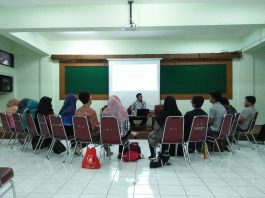 Peserta Training Volunteer Dapatkan Materi Marketing Komunikasi