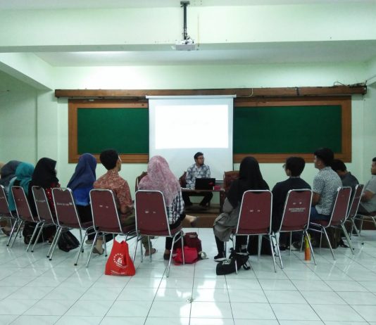 Peserta Training Volunteer Dapatkan Materi Marketing Komunikasi