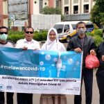 Antisipasi COVID-19, STF UIN Jakarta Bagikan Ratusan Hand Sanitizer STF serahkan puluhan botol handsanitizer kepada satpam UIN Jakarta yang telah berada di garda terdepan dalam mengamankan lingkungan kampus UIN.