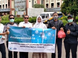 Antisipasi COVID-19, STF UIN Jakarta Bagikan Ratusan Hand Sanitizer STF serahkan puluhan botol handsanitizer kepada satpam UIN Jakarta yang telah berada di garda terdepan dalam mengamankan lingkungan kampus UIN.