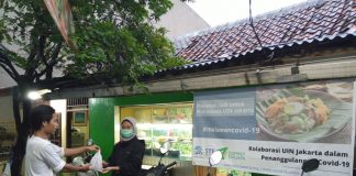Mahasiswa Rantau dapat Bantuan Makanan, Buah dan Vitamin untuk Melawan Covid19