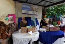 Rektor UIN Jakarta Bagikan Santapan Ifthar kepada Mahasiswa