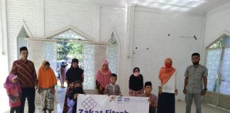 STF Salurkan Zakat Fitrah Kepada Masyarakat Ciputat dan Cidokom