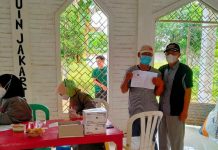 Warga Cidokom Vaksin di Rumah Wakaf Wirausaha Cercondeso