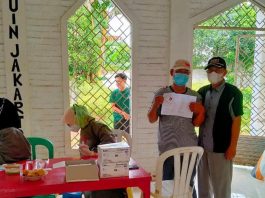 Warga Cidokom Vaksin di Rumah Wakaf Wirausaha Cercondeso