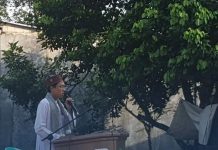 Pelaksanaan sholat Idul Fitri 1443 H di halaman Rumah Wakaf Wirausaha Cercondeso STF UIN Jakarta pada Senin, 2 Mei 2022.