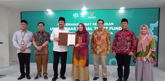 Serah Terima Surat Keputusan Pembentukan UPZ BAZNAS Social Trust Fund (STF) UIN Jakarta