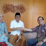 Dr. TB. H. Ace Hasan Syadzily, M.Si Kembali Salurkan Zakat Fitrah dan Zakat Maal melalui UPZ BAZNAS STF UIN Jakarta