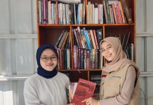 STF Bantu Mahasiswa KKN Reguler UIN Jakarta Lewat Donasi Buku Gratis