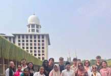 Eksplorasi Bangunan Religi: Volunteer Internasional Caukin Studio Jelajahi Istiqlal dan Katedral