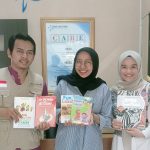 STF Donasikan Buku Gratis untuk Kelompok KKN Internasional di Malaysia