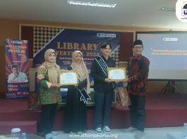 STF Anugerahi Beasiswa kepada Dua Mahasiswa Duta Perpustakaan UIN Jakarta